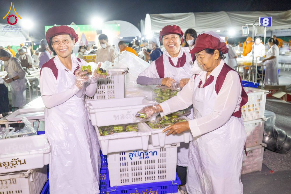 ภาพ No.289768:วันที่ 8 มกราคม พ.ศ. 2569 พิธีถวายภัตตาหารเป็นสังฆทาน แด่พระธรรมยาตรา ณ อนุสรณ์สถานคลองบางนางแท่น อ.สามพราน จ.นครปฐม ในโครงการธรรมยาตรา กตัญญูบูชา มหาปูชนียาจารย์ พระมงคลเทพมุนี(สด จนฺทสโร) พระผู้ปราบมาร อนุสรณ์สถาน 7 แห่ง ปีที่ 14