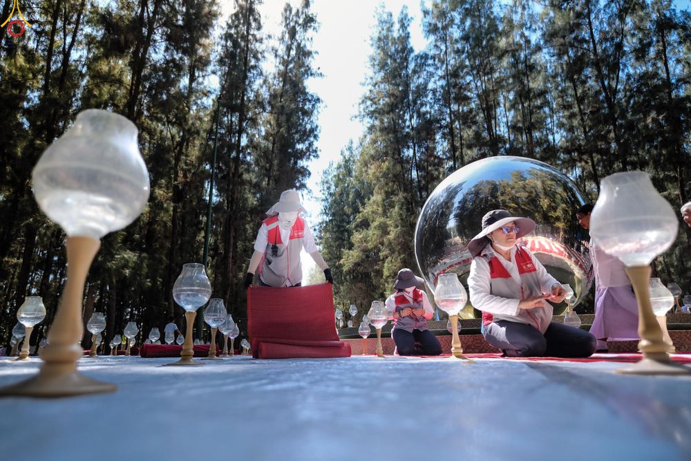 ภาพ No.296180:ภาพเบื้องหลังอาสาสมัครรวมใจ ชุดที่ 2 ในโครงการธรรมยาตรา กตัญญูบูชา มหาปูชนียาจารย์ พระมงคลเทพมุนี(สด จนฺทสโร) พระผู้ปราบมาร อนุสรณ์สถาน 7 แห่ง ปีที่ 14