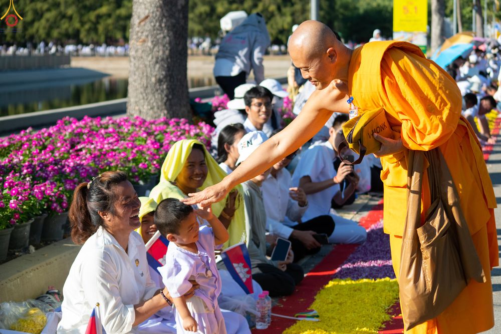 ภาพ No.295959:ภาพเบื้องหลังอาสาสมัครรวมใจ ชุดที่ 1 ในโครงการธรรมยาตรา กตัญญูบูชา มหาปูชนียาจารย์ พระมงคลเทพมุนี(สด จนฺทสโร) พระผู้ปราบมาร อนุสรณ์สถาน 7 แห่ง ปีที่ 14