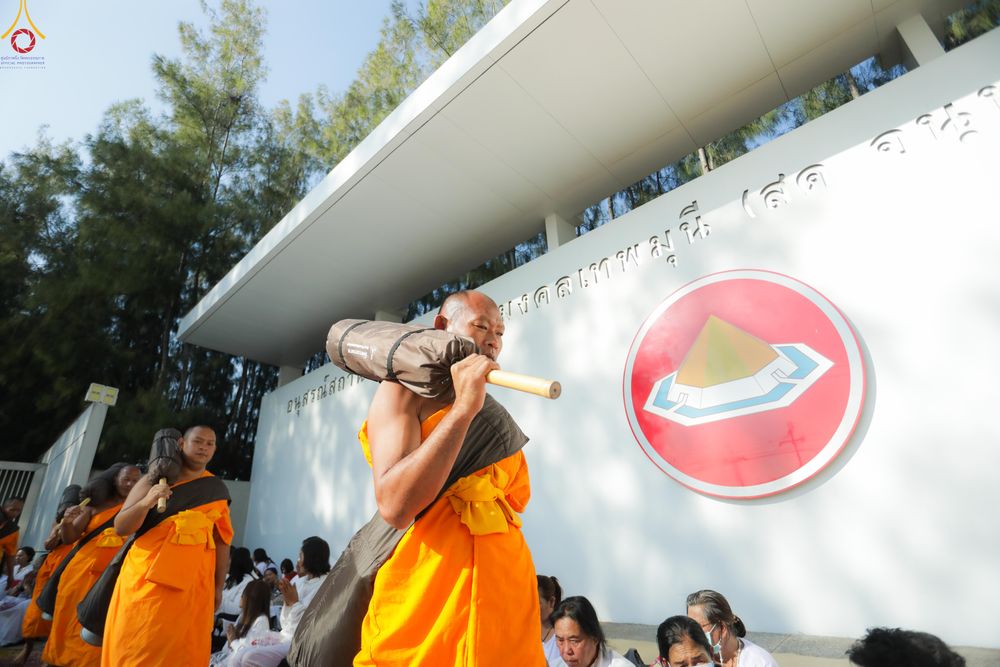 ภาพ No.292824:วันที่ 11 มกราคม พ.ศ. 2569 พิธีต้อนรับพระธรรมยาตรา ณ อนุสรณ์สถานลำดับที่ 3 สถานที่เกิดในเพศสมณะ วัดสองพี่น้อง อำเภอสองพี่น้อง จังหวัดสุพรรณบุรี ในโครงการธรรมยาตรา กตัญญูบูชา มหาปูชนียาจารย์ พระมงคลเทพมุนี(สด จนฺทสโร) พระผู้ปราบมาร อนุสรณ์สถาน 7 แห่ง ปีที