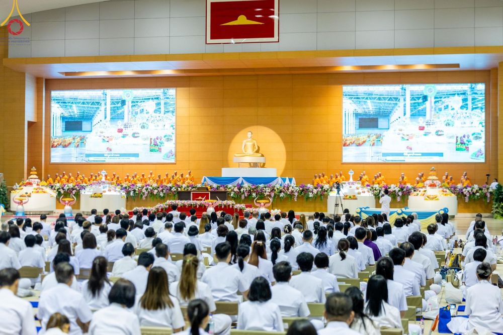 ภาพ No.177654:พิธีตักบาตรและพิธีบูชาข้าวพระ ในวันอาทิตย์ต้นเดือนที่ 1 ธันวาคม พ.ศ. 2567 ณ สภาธรรมกายสากล วัดพระธรรมกาย