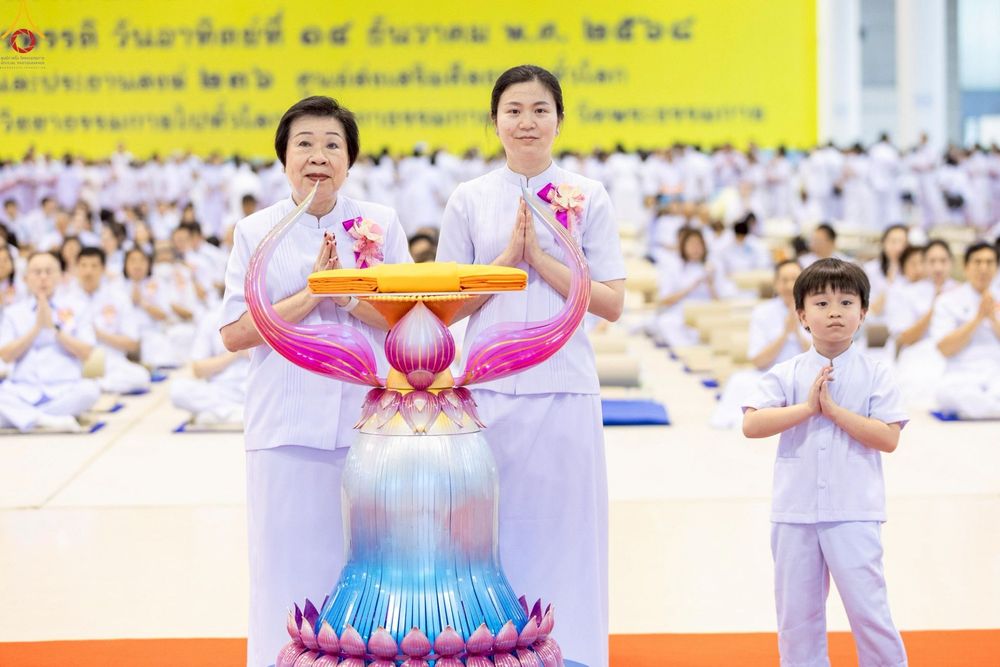 ภาพ No.277560:วันอาทิตย์ต้นเดือนที่ 7 ธันวาคม พ.ศ.2568 พิธีทอดผ้าป่าต้นสมบัติจักรพรรดิ ณ สภาธรรมกายสากล วัดพระธรรมกาย