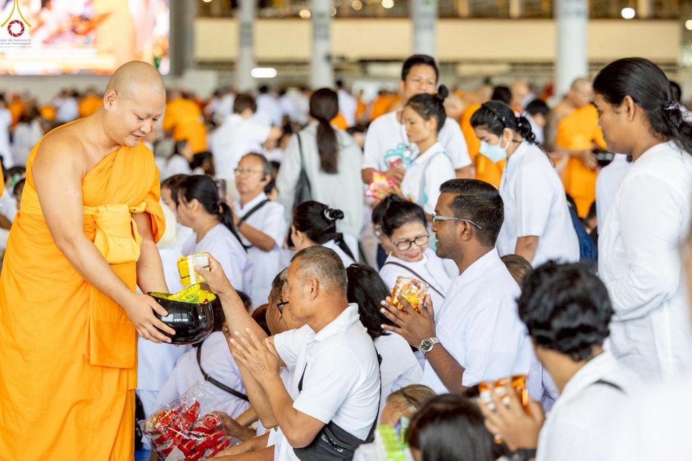 ภาพ No.263947:วันอาทิตย์ที่ 2 พฤศจิกายน พ.ศ. 2568 พิธีตักบาตรอาทิตย์ต้นเดือน ณ บ้านแก้วเรือนทองคุณยายฯ วัดพระธรรมกาย