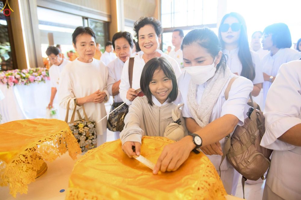 ภาพ No.249261:วันที่ 20 กันยายน พ.ศ. 2568 พิธีประดิษฐานรูปหล่อหลวงปู่วัดปากน้ำ ภาษีเจริญ ณ วิหารพระมงคลเทพมุนี (สด จนฺทสโร) ศูนย์ปฏิบัติธรรมภูเก็ต จ.ภูเก็ต