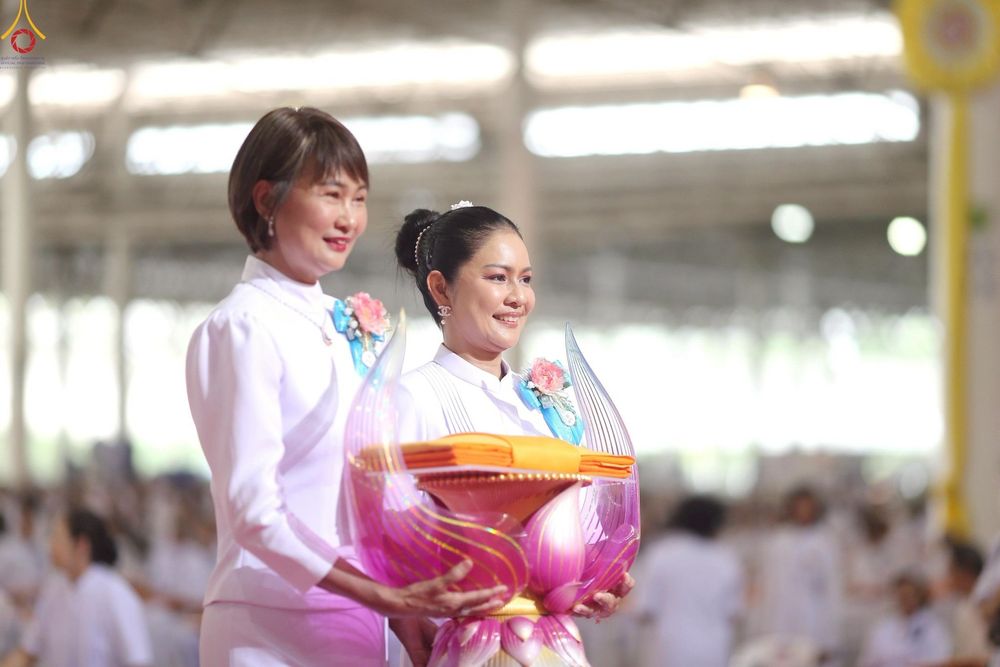 ภาพ No.251636:วันที่ 10 ตุลาคม พ.ศ. 2568 พิธีทอดผ้าป่าสมทบกฐินวัดพระธรรมกาย และสมทบกฐิน 30,000 กว่าวัดทั่วประเทศ ครั้งที่ 3 ณ สภาธรรมกายสากล วัดพระธรรมกาย