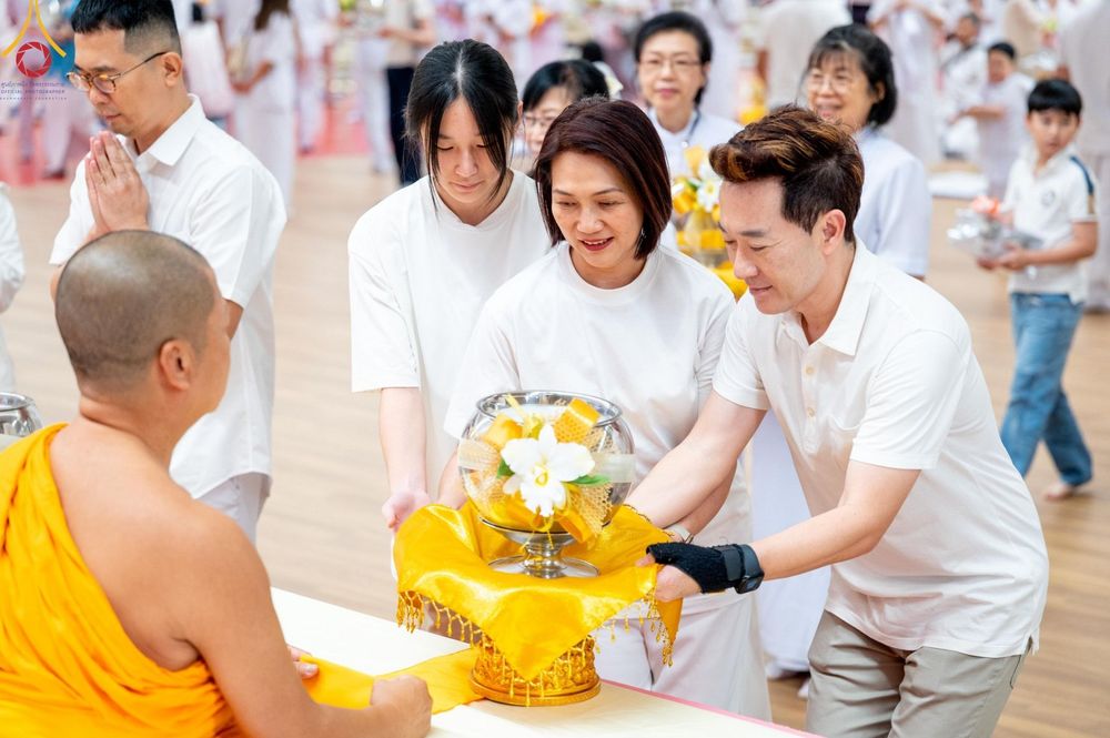 ภาพ No.206969:พิธีถวายโคมมาฆประทีป น้อมถวายเป็นพุทธบูชา แด่คณะพระภิกษุ สามเณร วัดพระธรรมกาย วันอาทิตย์ที่ 9 กุมภาพันธ์ พ.ศ. 2568 ณ ห้องแก้วสารพัดนึก 2 สภาธรรมกายสากล วัดพระธรรมกาย จังหวัดปทุมธานี