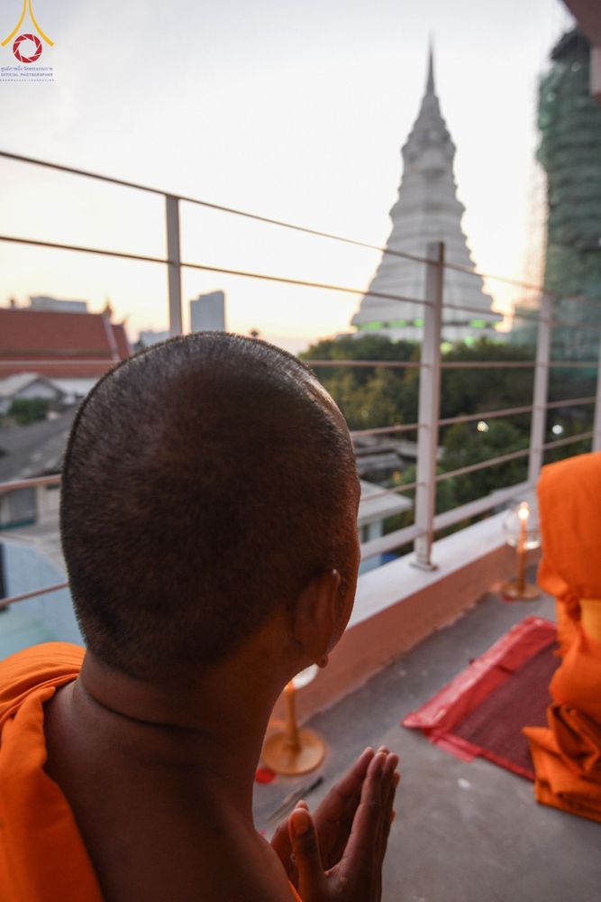 ภาพ No.201649:พิธีจุดประทีปถวายเป็นพุทธบูชา และบูชาธรรมมหาปูชนียาจารย์ ณ อาคารธรรมยาตรา กตัญญูบูชามหาปูชนียาจารย์ ตรงข้ามวัดปากน้ำภาษีเจริญ จ.กรุงเทพมหานคร ในโครงการธรรมยาตรา กตัญญูบูชา มหาปูชนียาจารย์ พระมงคลเทพมุนี(สด จนฺทสโร) พระผู้ปราบมาร อนุสรณ์สถาน 7 แห่ง
