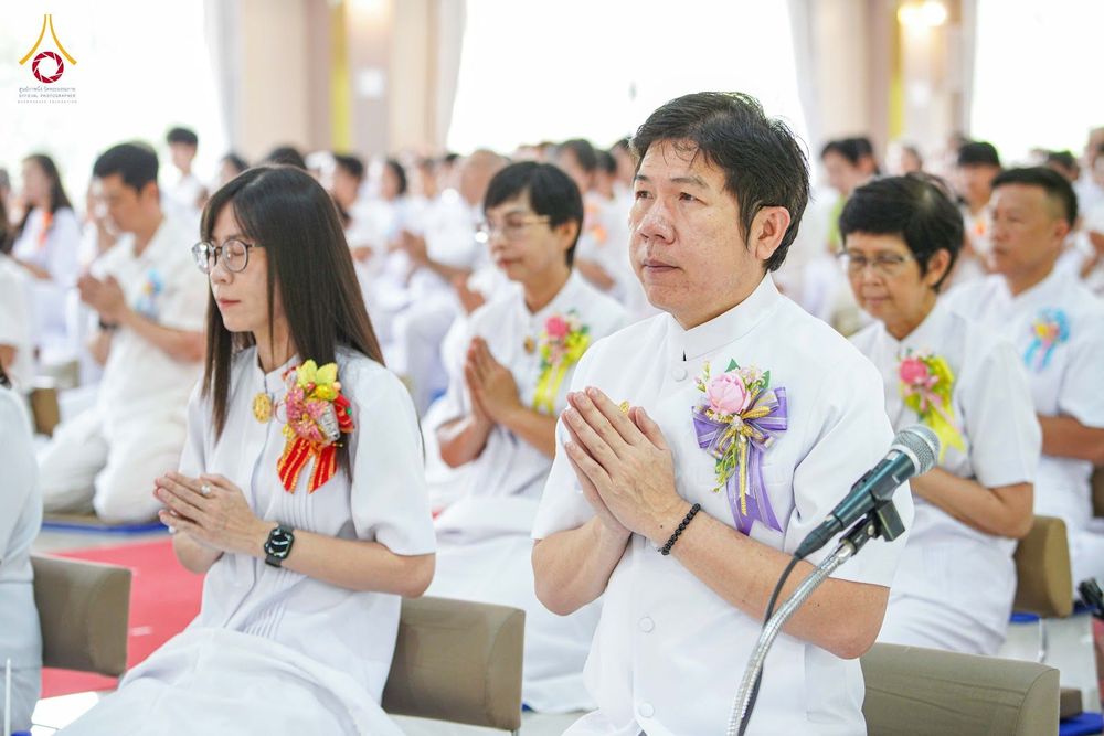 ภาพ No.346583:วันอาทิตย์ที่ 30 สิงหาคม พ.ศ.2569 พิธีทอดผ้าป่า สวดธรรมจักรกัปปวัตนสูตรกลั่นแผ่นดินโปรยรัตนชาติ  สถาปนาองค์พระเจดีย์เพื่อสร้างสันติภาพโลก  ณ ศูนย์ปฏิบัติธรรมพนมสารคาม (เพชรตะวัน) จังหวัดฉะเชิงเทรา