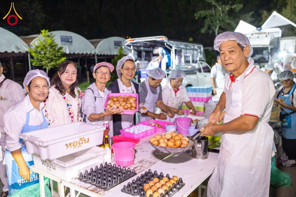 ภาพ No.288173:วันที่ 5 มกราคม พ.ศ. 2569 พิธีถวายภัตตาหารเป็นสังฆทาน แด่พระธรรมยาตรา ในโครงการธรรมยาตรา กตัญญูบูชา มหาปูชนียาจารย์ พระมงคลเทพมุนี(สด จนฺทสโร) พระผู้ปราบมาร อนุสรณ์สถาน 7 แห่ง ปีที่ 14 ณ อนุสรณ์สถานมหาวิหารพระมงคลเทพมุนี (โลตัสแลนด์) อ.สองพี่น้อง จ.สุพรร