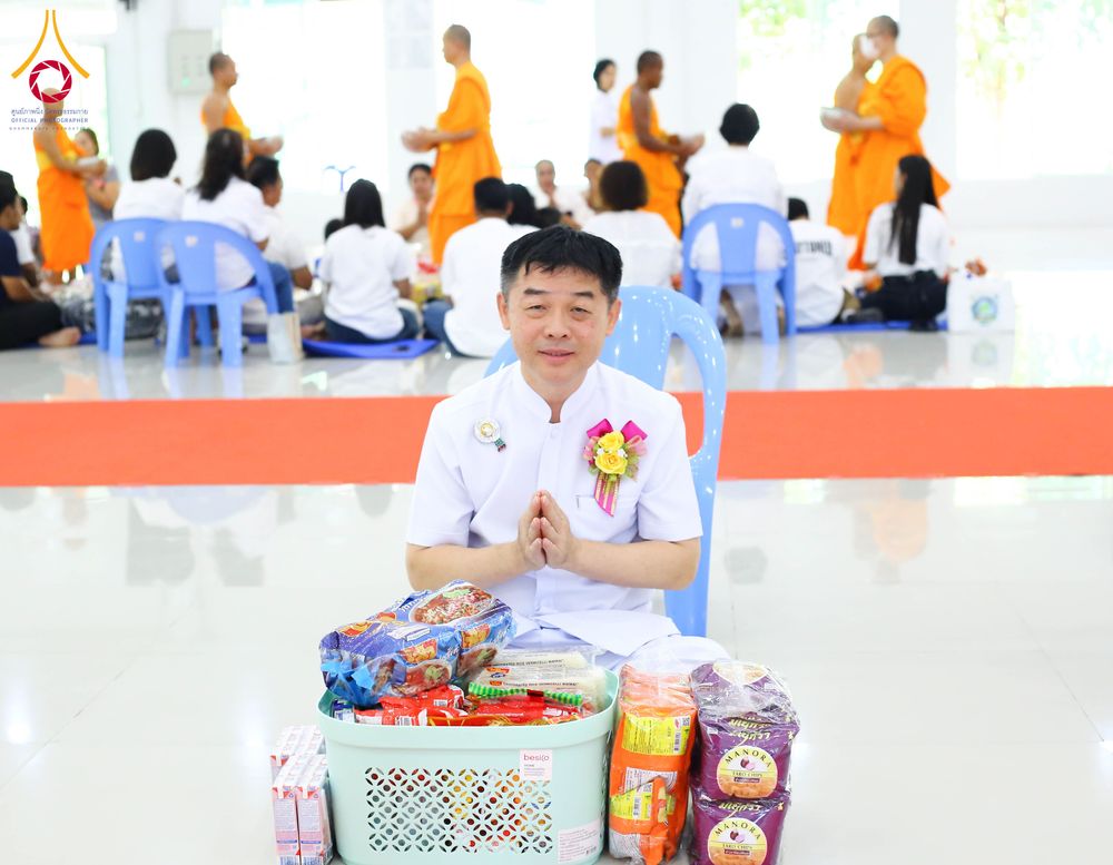 ภาพ No.320917:วันเสาร์ที่ 11 เมษายน พ.ศ.2569 พิธีตักบาตรฉลองสามเณรใหม่ ณ ศูนย์อบรมเยาวชนนครปฐม