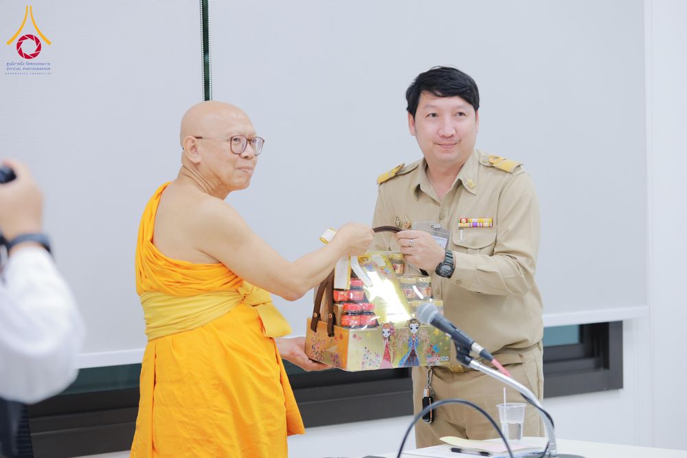 ภาพ No.311596:วันจันทร์ที่ 23 กุมภาพันธ์ พ.ศ. 2569 เปิดโลกทัศน์ผู้บริหารสถานศึกษายุคใหม่ เรียนรู้ต้นแบบการพัฒนาคนผ่านพลัง “บวร–V-Star” ผู้เข้ารับการพัฒนาตามโครงการ สพฐ. ศึกษาดูงานวัดพระธรรมกาย เสริมภาวะผู้นำคุณธรรมสู่การบริหารโรงเรียนอย่างยั่งยืน ณ อาคาร 100 ปี คุณยาย