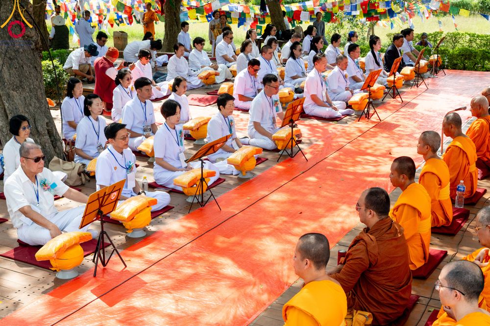 ภาพ No.314170:วันจันทร์ที่ 16 มีนาคม พ.ศ. 2569 พิธีถวายบาตรอัฐบริขาร และพิธีขอนิสัยแก่สามเณรธรรมทายาท 500 รูป ณ วิหารมายาเทวี ประเทศเนปาล