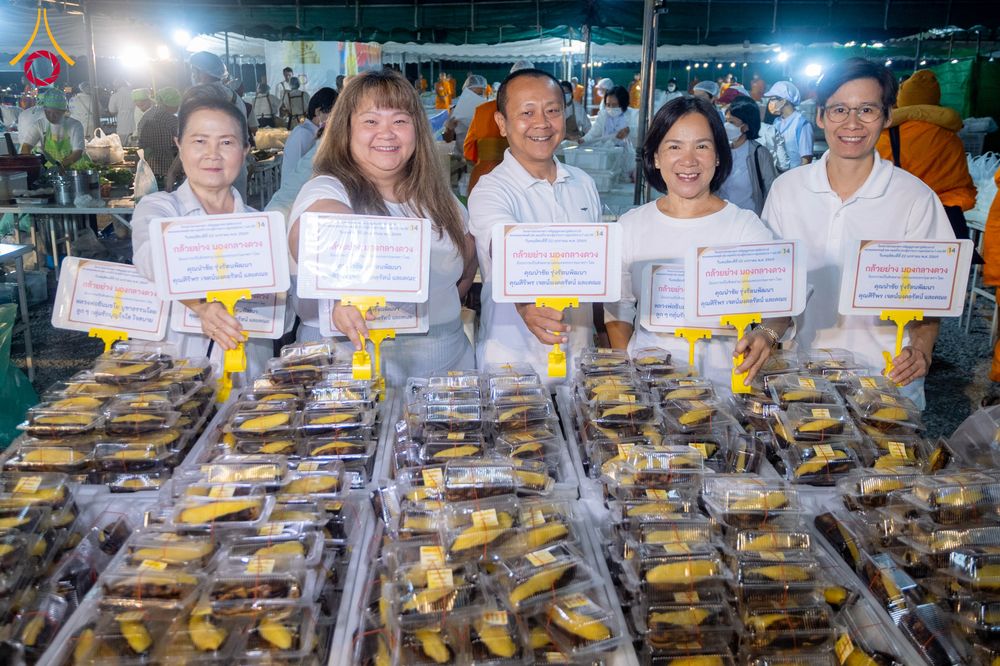 ภาพ No.300168:วันที่ 22 มกราคม พ.ศ. 2569 พิธีถวายภัตตาหารเป็นสังฆทาน แด่พระธรรมยาตรา ณ อนุสรณ์สถานบางปลา วัดบางปลา อำเภอบางเลน จังหวัดนครปฐม ในโครงการธรรมยาตรา กตัญญูบูชา มหาปูชนียาจารย์ พระมงคลเทพมุนี(สด จนฺทสโร) พระผู้ปราบมาร อนุสรณ์สถาน 7 แห่ง ปีที่ 14