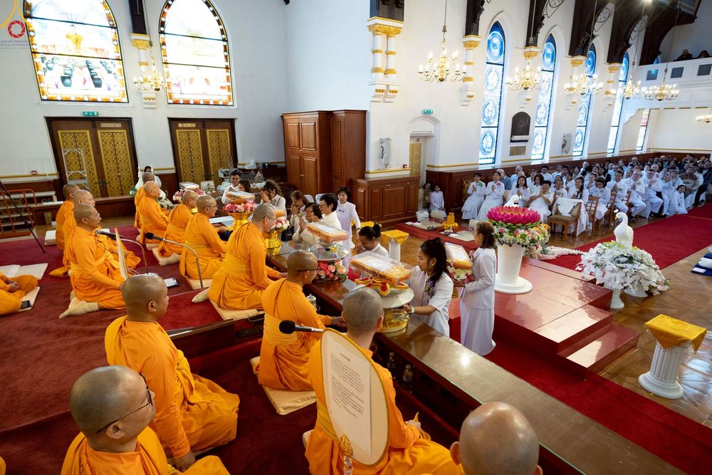 ภาพ No.270873:วันอาทิตย์ที่ 19 ตุลาคม พ.ศ. 2568 พิธีทอดกฐิน “หนึ่งไม่มีสอง” วัดพระธรรมกายนิวคาสเซิล เมืองนิวคาสเซิล ประเทศอังกฤษ 