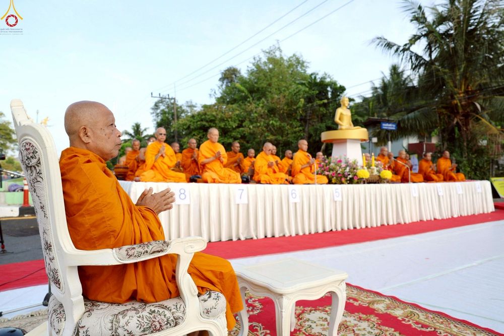 ภาพ No.235160:วันอาทิตย์ที่ 27 กรกฎาคม พ.ศ. 2568 พิธีตักบาตรพระ1,000 รูป ทำบุญเมืองพัทลุง ประธานสงฆ์ พระปริยัติวชิโรดม  เจ้าคณะจังหวัดพัทลุง ประธานฆราวาส นายรัฐศาสตร์ ชิดชู  ผู้ว่าราชการจังหวัดพัทลุง