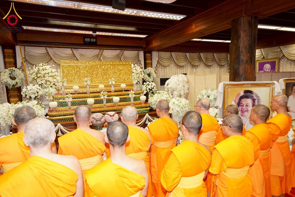 ภาพ No.270797:วันที่ 18 พฤศจิกายน พ.ศ. 2568 วัดพระธรรมกาย เป็นเจ้าภาพบำเพ็ญกุศล  คุณยายอาจารย์ ดร.ตรีธา เนียมขำ  อดีตนายกสมาคมศิษย์หลวงพ่อวัดปากน้ำ ณ ศาลาสตมานุสรณ์ (ศาลาเรือนไทย) วัดปากน้ำ  พระอารามหลวง เขตภาษีเจริญ กรุงเทพมหานคร