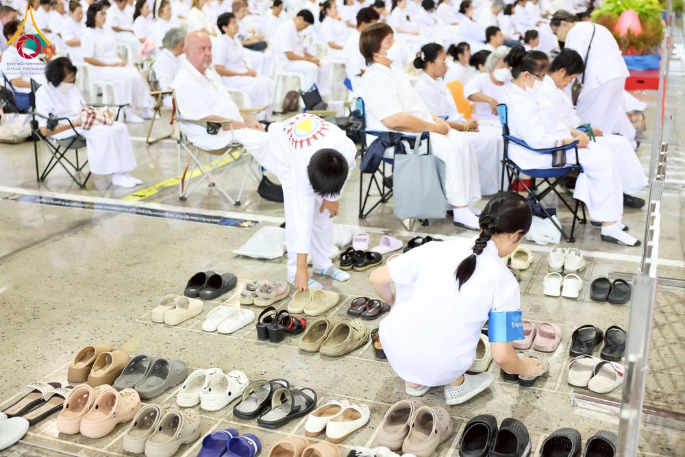 ภาพ No.264310:วันอาทิตย์ที่ 2 พฤศจิกายน พ.ศ. 2568 พิธีบูชาข้าวพระ ณ สภาธรรมกายสากล วัดพระธรรมกาย