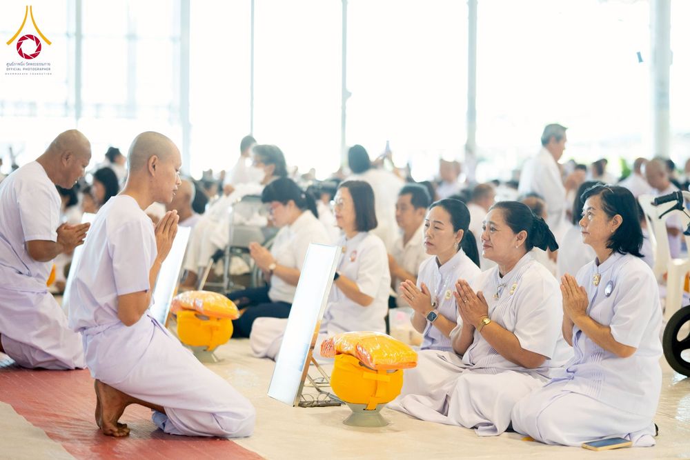 ภาพ No.277403:วันเสาร์ที่ 6 ธันวาคม พ.ศ. 2568 พิธีบรรพชาอุปสมบทและพิธีถวายบาตร โครงการอุปสมบทบูชาธรรมมหาปูชนียาจารย์ ประจำปี พ.ศ.2568 โครงการบวชพระนานาชาติ AEC และ WAB รุ่น CEO (นักบริหาร) รุ่นที่ 5 ณ โบสถ์พระไตรปิฏก วัดพระธรรมกาย
