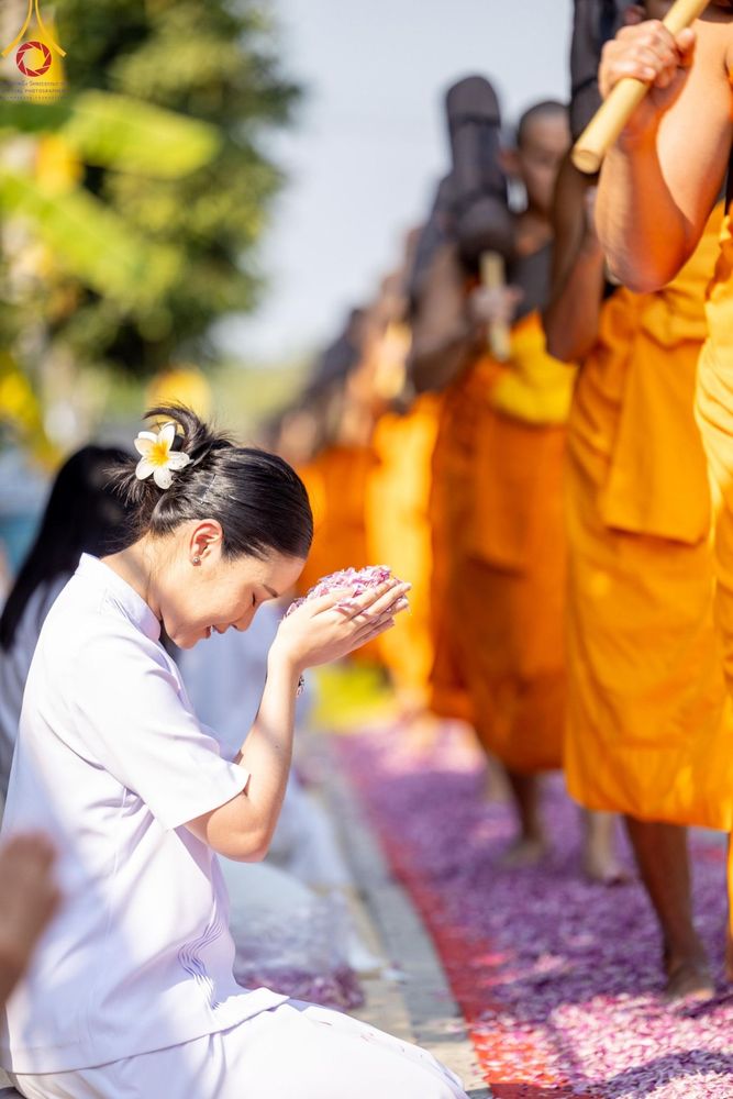 ภาพ No.190709:พิธีต้อนรับพระธรรมยาตรา ณ อนุสรณ์สถาน สถานที่ตั้งมโนปณิธานบวชตลอดชีวิต อนุสรณ์สถานคลองบางนางแท่น อ.สามพราน จ.นครปฐม ในโครงการธรรมยาตรา กตัญญูบูชา มหาปูชนียาจารย์ พระมงคลเทพมุนี(สด จนฺทสโร) พระผู้ปราบมาร อนุสรณ์สถาน 7 แห่ง ปีที่ 13 วันที่ 7 ม.ค.2568