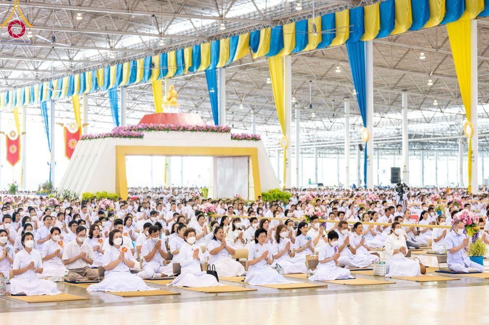 ภาพ No.99735:พิธีปฏิบัติธรรมและพิธีบูชาข้าวพระ ในวันอาทิตย์ต้นเดือนที่ 3 ธันวาคม พ.ศ. 2566 ณ สภาธรรมกายสากล วัดพระธรรมกาย จ.ปทุมธานี