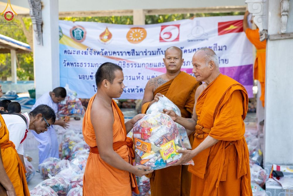 ภาพ No.131823:พิธีถวายสังฆทาน 323 วัด 4 จังหวัดชายแดนภาคใต้ ปีที่ 20 ครั้งที่ 167 และ พิธีมอบกองทุนหนุนแรงใจช่วยครูใต้ ปีที่ 17 ครั้งที่ 132 วันเสาร์ที่ 23 มีนาคม พ.ศ. 2567 ณ วัดมุจลินทวาปีวิหารพระอารามหลวง อ.หนองจิก จ.ปัตตานี