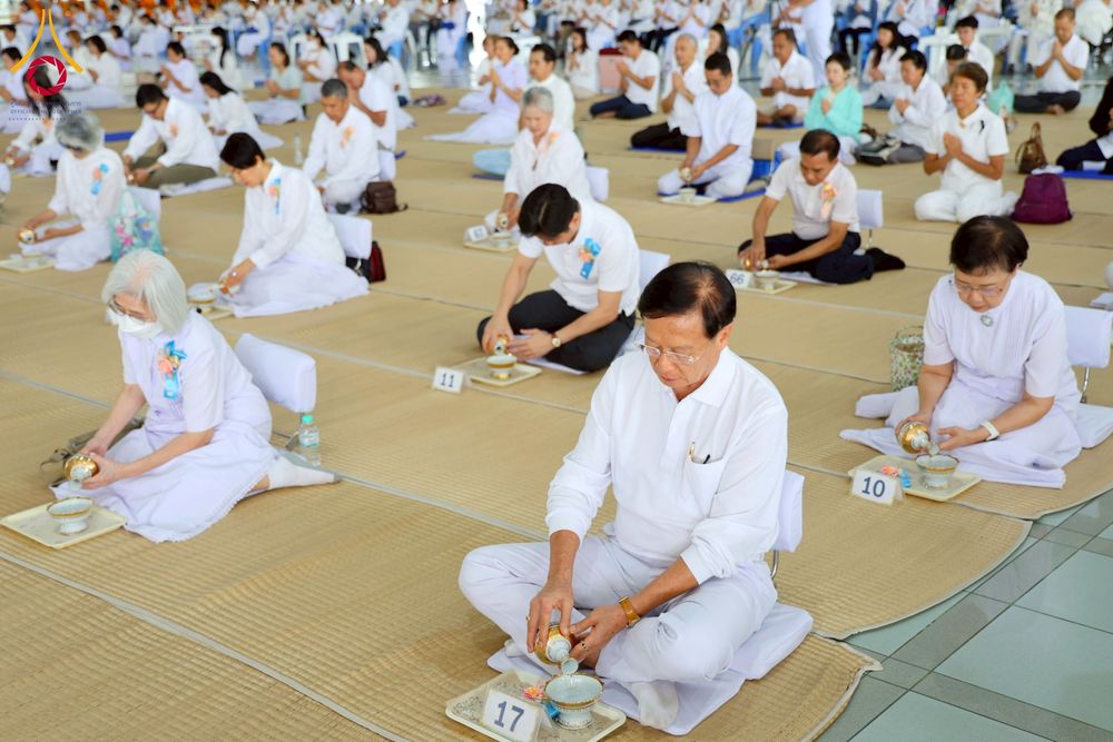 ภาพ No.271118:วันพุธที่ 20 พฤศจิกายน พ.ศ.2568 (วันพระ แรม 15 ค่ำ เดือน 12) พิธีบุพเปตพลี ครั้งที่ 173 ร่วมอุทิศบุญแด่หมู่ญาติที่ล่วงลับไปแล้ว และสืบทอดอายุพระพุทธศาสนา ณ หอฉันคุณยายอาจารย์ฯ วัดพระธรรมกาย