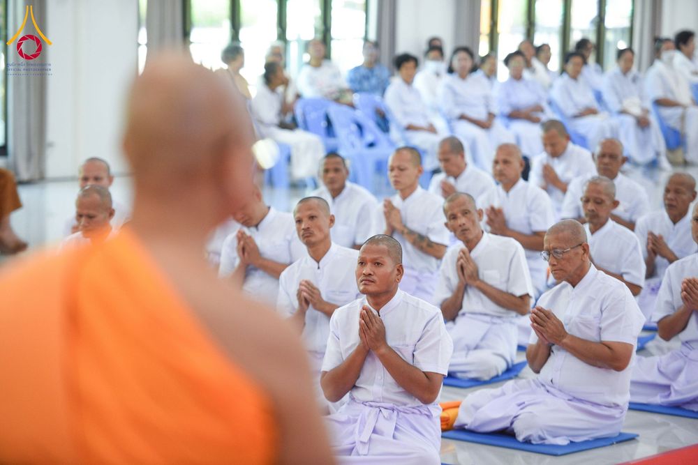 ภาพ No.278104:วันเสาร์ที่ 6 ธันวาคม พ.ศ. 2568 พิธีเวียนประทักษิณ ขอขมามอบผ้าไตร บรรพชาอุปสมบทหมู่ธรรมทายาท จำนวน 53 รูป โครงการอุปสมบทหมู่ รุ่นบูชาธรรมมหาปูชนียาจารย์ ประจำปี 2568 จังหวัดสระบุรี