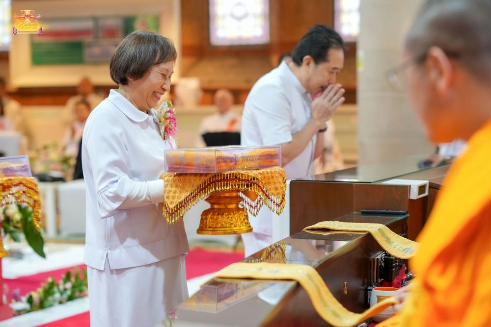 ภาพ No.169396:พิธีทอดกฐินสามัคคี เพื่อสนับสนุนการเผยแผ่พระพุทธศาสนาวิชชาธรรมกาย ณ วัดพระธรรมกายลอนดอน สหราชอาณาจักร วันอาทิตย์ที่ 20 ตุลาคม พ.ศ. 2567