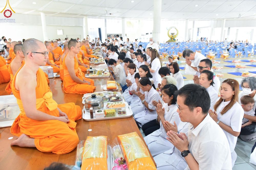 ภาพ No.147757:พิธีถวายภัตตาหารเมนูสวรรค์ ในพรรษาแห่งการเข้าถึงธรรม วันเสาร์ที่ 10 สิงหาคม พ.ศ. 2567 ณ หอฉันคุณยายอาจารย์ฯ วัดพระธรรมกาย