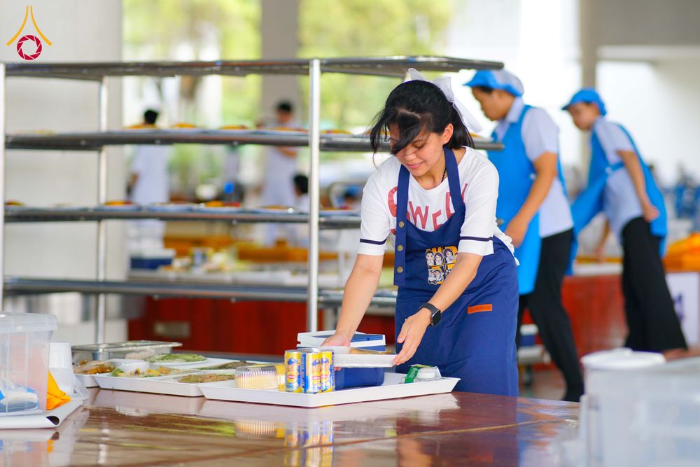 ภาพ No.316409:วันเสาร์ที่ 21 มีนาคม พ.ศ.2569 พิธีถวายภัตตาหารเมนูสวรรค์ เพื่อการบรรลุธรรม ณ หอฉันคุณยายอาจารย์ฯ วัดพระธรรมกาย