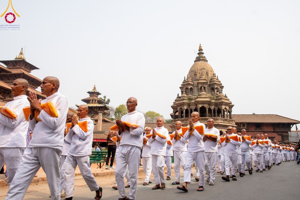 ภาพ No.313488:วันพฤหัสบดีที่ 12 มีนาคม พ.ศ. 2569 ขบวนแห่นาคธรรมทายาทในโครงการบรรพชาสามเณร 500 รูป  จาก นาคบาฮาล (Nagbahal) สู่จัตุรัสปาทัน (Patan Durbar Square) ประเทศเนปาล