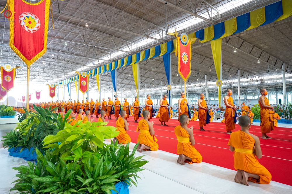 ภาพ No.85182:พิธีมุทิตาสักการะพระภิกษุ ผู้สอบได้เปรียญธรรม ๙ ประโยคระดับโลก, พิธีมอบโล่เกียรติยศและทุนการศึกษา สำนักเรียนบาลีดีเด่นทั่วประเทศ ในวันสมาธิโลก อาทิตย์ที่ 6 สิงหาคม พ.ศ. 2566 ณ สภาธรรมกายสากล วัดพระธรรมกาย