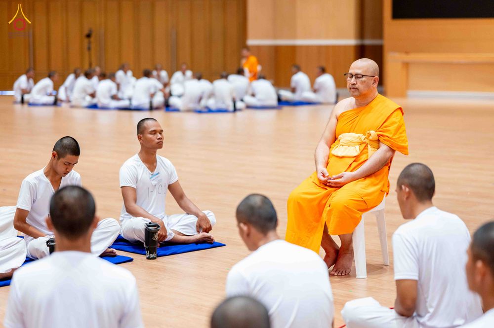 ภาพ No.341089:วันที่ 26 กรกฎาคม พ.ศ. 2569 โครงการพัฒนาคุณธรรม จริยธรรม สำหรับนักเรียนนายสิบตำรวจ (นสต.) รุ่นที่ 17 ศูนย์ฝึกอบรมตำรวจภูธรภาค 1 ได้จัดกิจกรรม ตักบาตรเพื่อน้อมอุทิศถวายเพื่อเป็นพระราชกุศลฯ  และปฏิบัติธรรม ติวธรรมมะ ณ ศูนย์ปฏิบัติธรรมเวิล์ดพีช วัลเล่ย์ (Wo