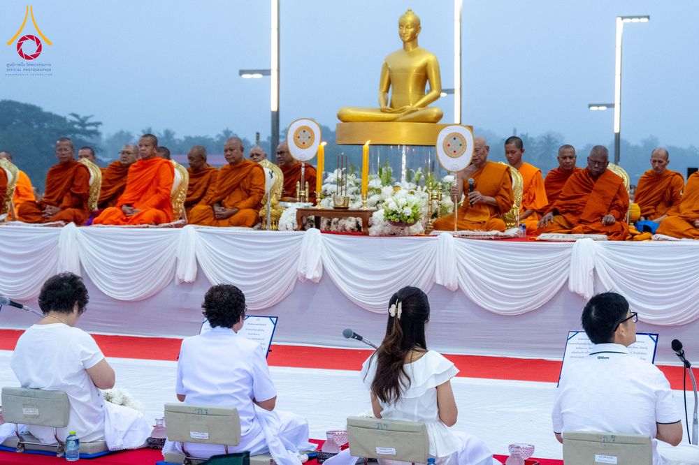 ภาพ No.284625:วันอาทิตย์ที่ 14 ธันวาคม พ.ศ.2568  พิธีทำบุญเมืองสุราษฎร์ธานี 110ปี และพิธีตักบาตรพระสงฆ์ 1,110 รูป  ณ บริเวณริมน้ำวัดกลาง (เก่า) ถนนบ้านดอน ตำบลตลาดใหม่ อำเภอเมือง จังหวัดสุราษฎร์ธานี