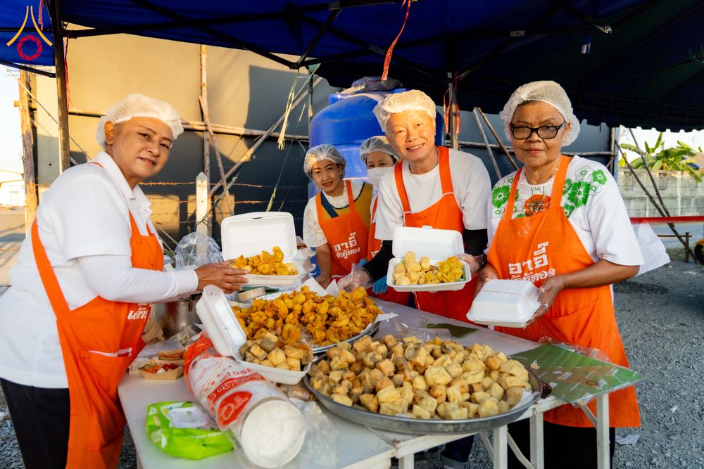 ภาพ No.289868:วันที่ 8 มกราคม พ.ศ. 2569 พิธีถวายภัตตาหารเป็นสังฆทาน แด่พระธรรมยาตรา ณ อนุสรณ์สถานคลองบางนางแท่น อ.สามพราน จ.นครปฐม ในโครงการธรรมยาตรา กตัญญูบูชา มหาปูชนียาจารย์ พระมงคลเทพมุนี(สด จนฺทสโร) พระผู้ปราบมาร อนุสรณ์สถาน 7 แห่ง ปีที่ 14