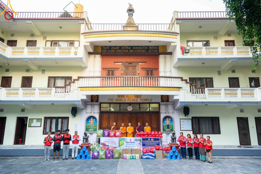 ภาพ No.348015:วันที่ 8 กันยายน พ.ศ.2569 พระธรรมฑูตไทย สายอินเดีย เนปาล พร้อมด้วยคณะสงฆ์เนปาล  วัดไทยลุมพินี วัดพระธรรม และมูลนิธิธรรมกาย ร่วมช่วยเหลือผู้ประสบภัยน้ำท่วมประเทศเนปาล