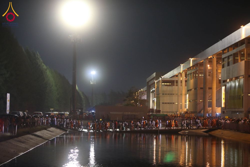 ภาพ No.324524:วันที่ 22 เมษายน พ.ศ.2569 (วันคุ้มครองโลก) บรรยากาศพระสังฆาธิการและสาธุชน การเดินทางกลับ งานถวายมหาสังฆทาน 40,000 กว่าวัดทั่วประเทศ วัดพระธรรมกาย