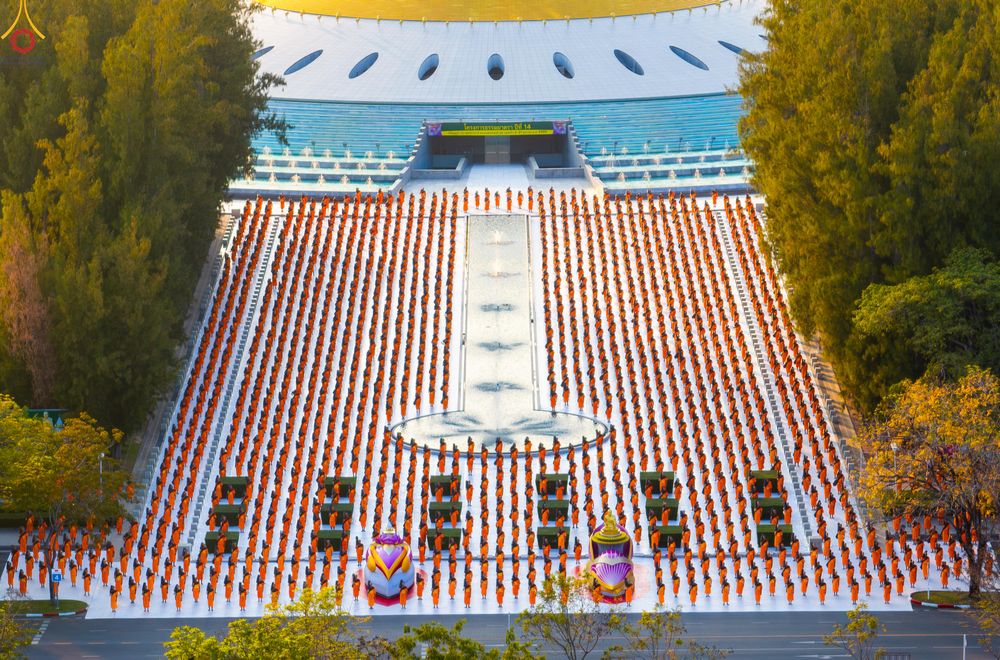 ภาพ No.281633:วันที่ 24 ธันวาคม พ.ศ.2568 พระธรรมยาตรา ปฏิบัติธรรม และถ่ายภาพหมู่ประวัติศาสตร์ ณ ลานหน้ามหาวิหารพระมงคลเทพมุนีฯ วัดพระธรรมกาย