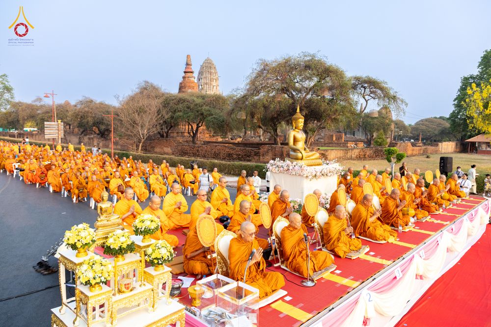 ภาพ No.318058:วันเสาร์ที่ 4 เมษายน พ.ศ. 2569 งานทำบุญเมืองใจกลางอยุธยา  ตักบาตรพระ 1,109 รูป ณ ถนนชีกุน หน้าวัดมหาธาตุ และวัดราชบูรณะ