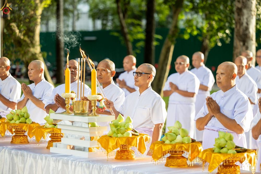 ภาพ No.350766:วันที่ 19 กันยายน พ.ศ.2569 พิธีบรรพชาอุปสมบท โครงการอุปสมบทหมู่บูชาธรรม ครบรอบ 109 ปี วันครูผู้ค้นพบวิชชาธรรมกาย ณ โบสถ์พระไตรปิฏก วัดพระธรรมกาย