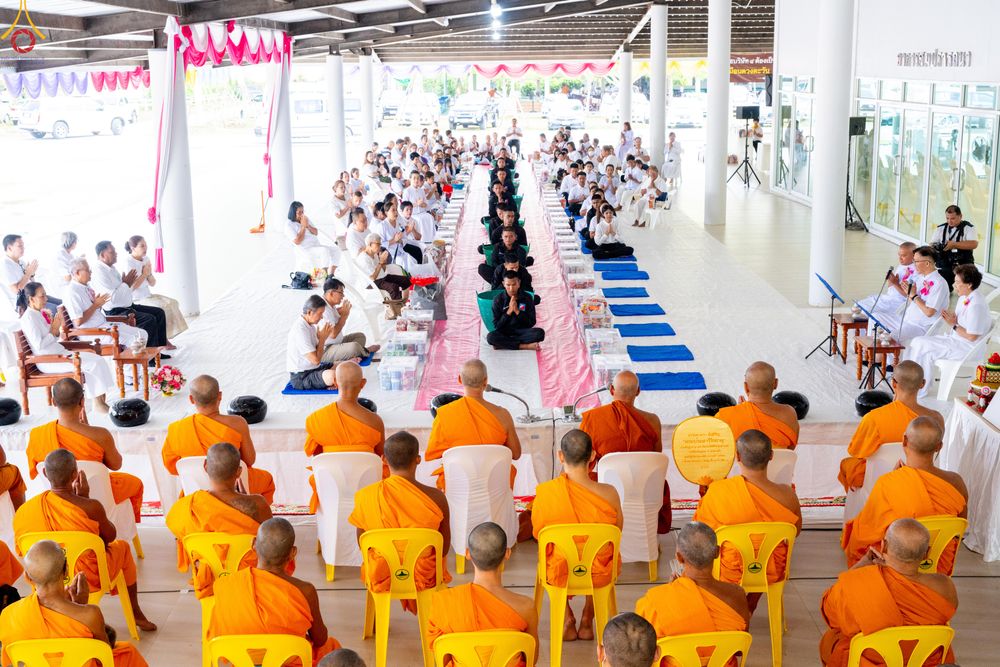 ภาพ No.328193:วันเสาร์ที่ 9 พฤษภาคม พ.ศ. 2569 พิธีตักบาตรแด่คณะสงฆ์ 323 วัด 4 จังหวัดชายแดนภาคใต้ พิธีถวายสังฆทานแด่คณะสงฆ์ 323 วัด ปีที่ 22 ครั้งที่ 185 พิธีมอบกองทุนหนุนแรงใจช่วยครูใต้ ปีที่ 19 ครั้งที่ 148 ณ ศูนย์ปฏิบัติธรรมภาคใต้