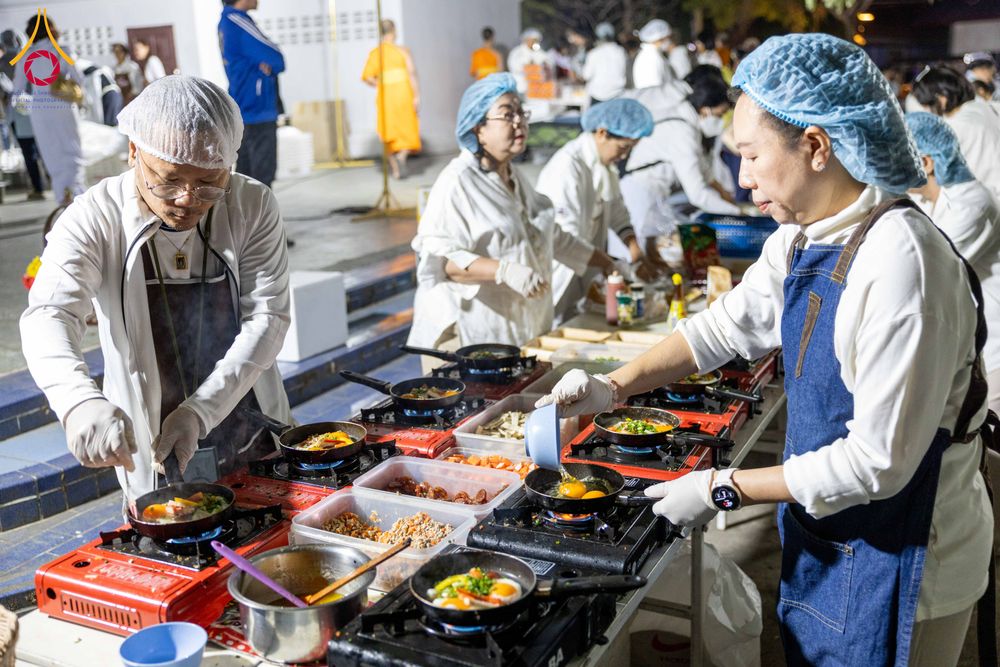 ภาพ No.293722:วันที่ 14 มกราคม พ.ศ. 2569  พิธีถวายภัตตาหารเป็นสังฆทาน แด่พระธรรมยาตรา  ณ วัดสองพี่น้อง ต.ต้นตาล อ.สองพี่น้อง จ.สุพรรณบุรี  ในโครงการธรรมยาตรา กตัญญูบูชา มหาปูชนียาจารย์  พระมงคลเทพมุนี(สด จนฺทสโร) พระผู้ปราบมาร  อนุสรณ์สถาน 7 แห่ง ปีที่ 14