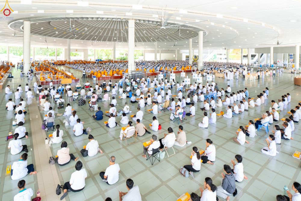 ภาพ No.337500:วันจันทร์ที่ 29 มิถุนายน พ.ศ.2569 (วันพระขึ้น 15 ค่ำ เดือน 8) พิธีบุพเปตพลี ครั้งที่ 184 ณ หอฉันคุณยายอาจารย์ฯ  พิธีสวดธัมมจักกัปปวัตนสูตร ครบ 8,495,000,000 จบ ณ มหาวิหารคด วัดพระธรรมกาย