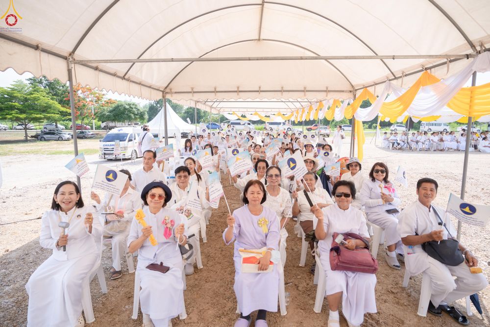 ภาพ No.331387:วันที่ 31 พฤษภาคม พ.ศ.2569 พิธีทอดผ้าป่าและตอกเสาเข็มมงคลต้นแรก องค์พระเจดีย์เพื่อสร้างสันติภาพโลก  ณ ธุดงคสถานพัฒนานิคม จังหวัดลพบุรี