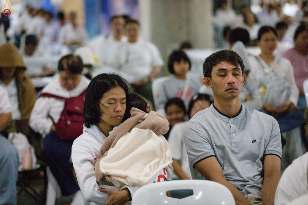 ภาพ No.280386:วันที่ 31 ธันวาคม พ.ศ.2568 -วันที่ 1 มกราคม พ.ศ.2569 พิธีฉลองชัยสวดมนต์บทธัมมจักกับปปวัตนสูตร ครบ 8,000,000,000 จบ , พิธีสวดมนต์ข้ามปี ณ วัดพระธรรมกาย