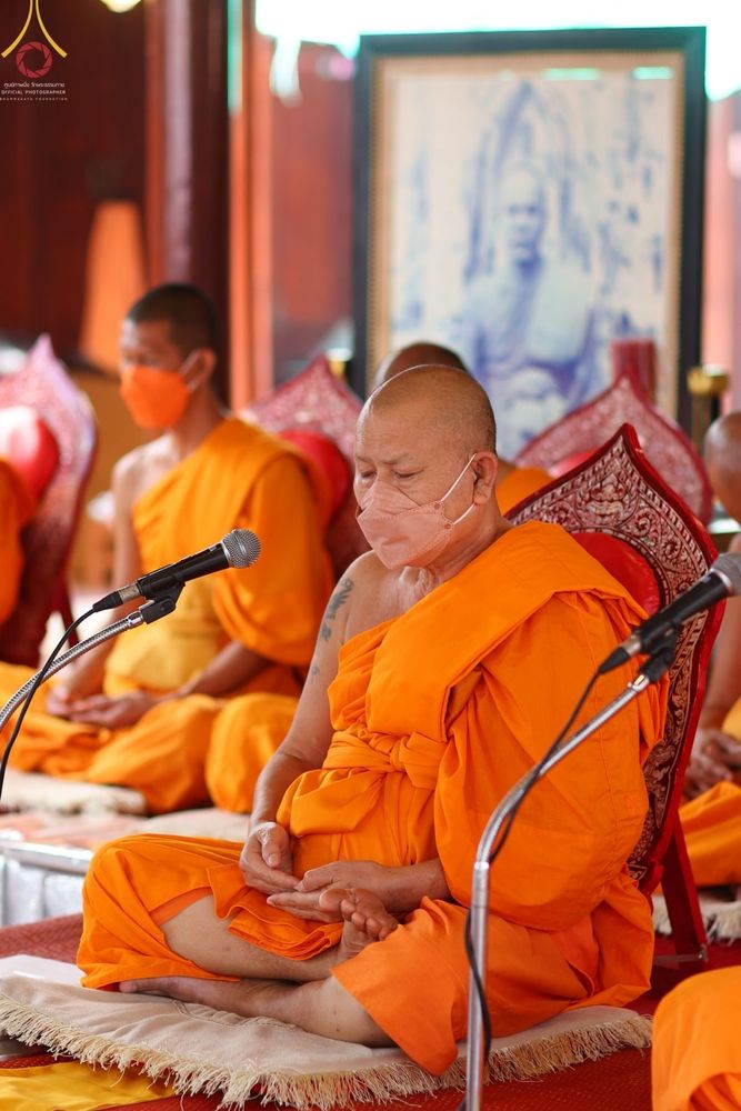 ภาพ No.71590:พระธรรมยาตรา ปฏิบัติศาสนกิจ ทำนุบำรุงศาสนสถาน, ปฏิบัติธรรม ร่วมกับชุมชน,นักเรียนเด็กดีวีสตาร์ และร่วมพิธีทอดผ้าป่าบำรุงศาสนสถาน ในโครงการธรรมยาตรากตัญญูบูชา มหาปูชนียาจารย์ พระมงคลเทพมุนี(สด จนฺทสโร) พระผู้ปราบมาร อนุสรณ์สถาน 7 แห่ง ปีที่ 11 ณ วัดสองพี่น