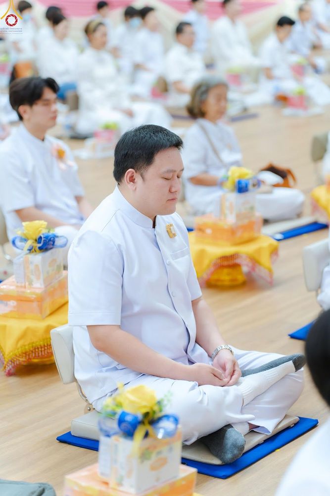 ภาพ No.343575:วันที่ 16 สิงหาคม พ.ศ.2569 พิธีถวายคิลานเภสัช และอุปกรณ์ทางการแพทย์ ณ ห้องแก้วสารพัดนึก2 วัดพระธรรมกาย