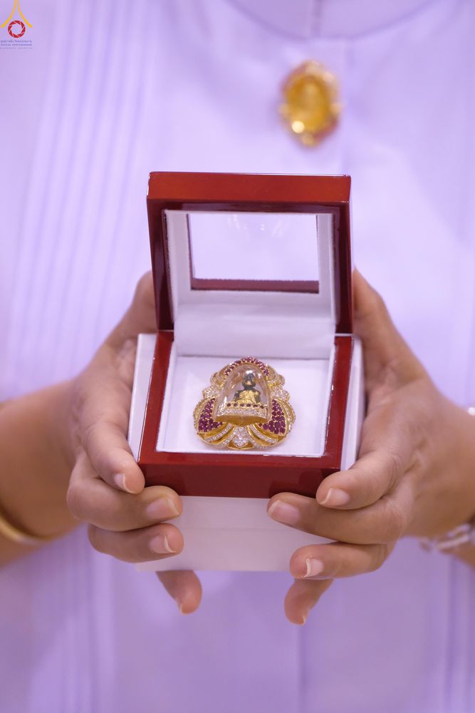 ภาพ No.311675:วันอาทิตย์ต้นเดือนที่ 1 มีนาคม พ.ศ.2569 สัมมนาพิเศษ พิธีมอบรูปหล่อโลหะหลวงปู่วัดปากน้ำ พระมงคลเทพมุนี พิธีมุทิตาสักการะในโอกาสพระครูปลัดรัตนวีรวัฒน์(รังสฤษดิ์ อิทธิจินฺตโก) เจ้าอาวาสวัดพระธรรมกาย  ดำรงตำแหน่งเป็น “ที่ปรึกษาเจ้าคณะจังหวัดปทุมธานี”  ณ ห้อง