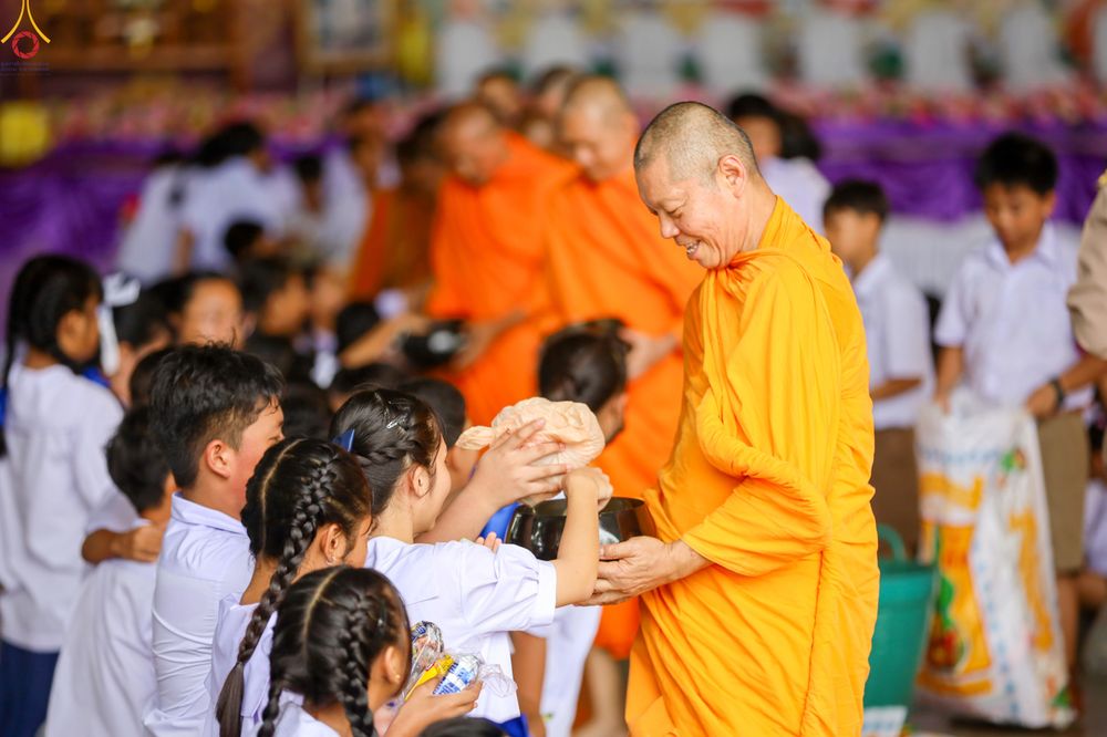 ภาพ No.333675:วันพฤหัสบดี ที่ 11 มิถุนายน พ.ศ.2569 โครงการตักบาตรปลื้มใจ" เนื่องในวันไหว้ครู  ณ โรงเรียนธนสิทธิ์อนุสรณ์ อ.บางพลี จ.สมุทรปราการ