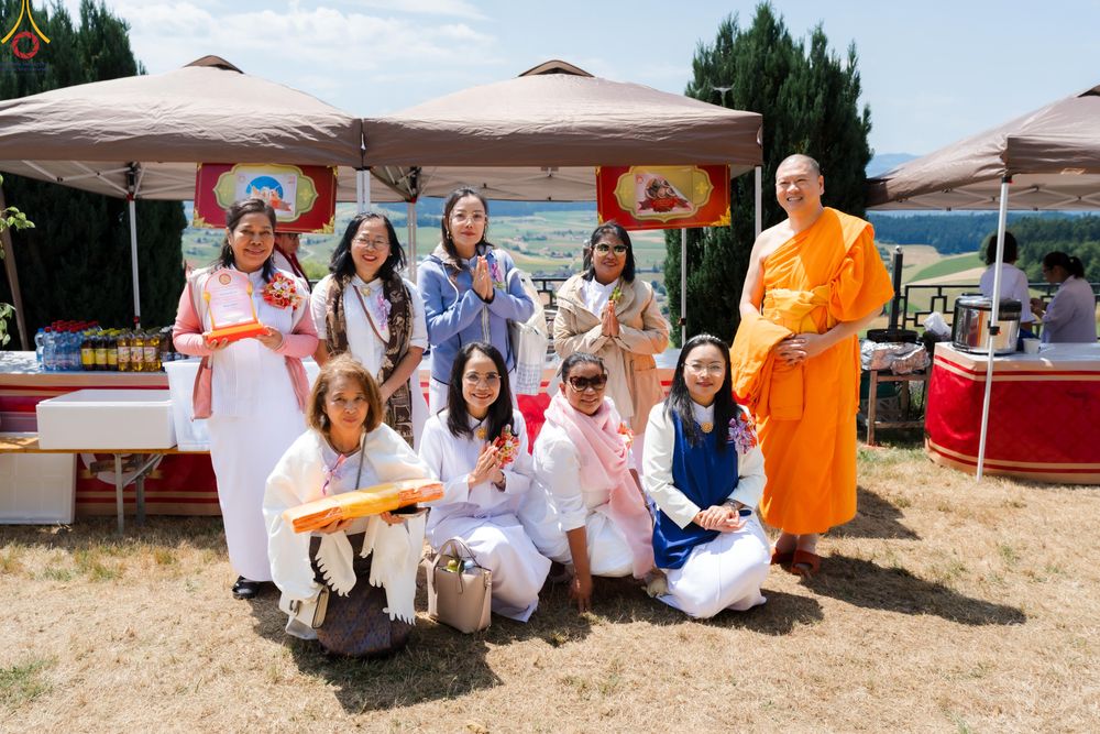 ภาพ No.286152:วันที่ 13 กรกฎาคม พ.ศ. 2568  พิธีทอดผ้าป่าฉลอง 13 ปี  วัดพระธรรมกายสวิตเซอร์แลนด์